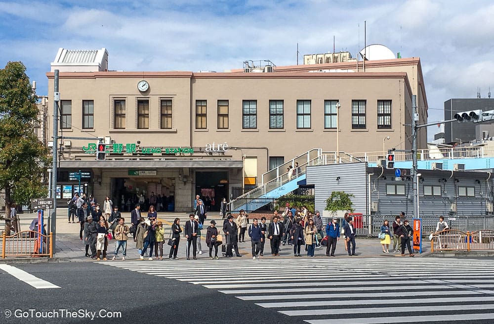สถานี JR Ueno จุดเชื่อมต่อรถไฟสำคัญของโตเกียว