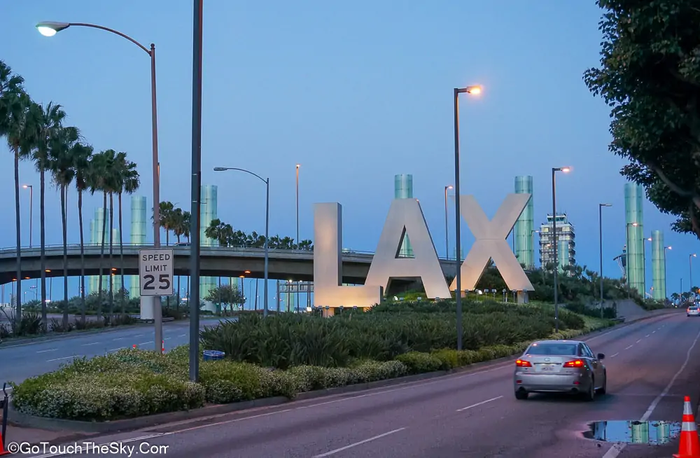 สนามบิน LAX เมืองลอสแองเจลิส