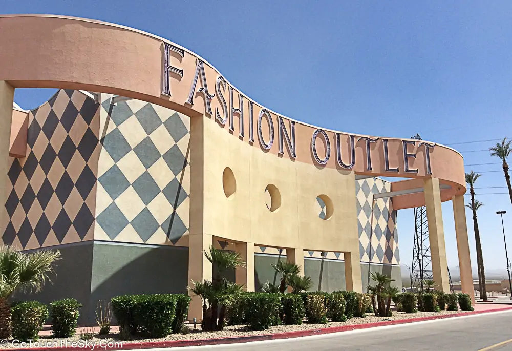 Fashion Outlets of Las Vegas ที่ Primm พรมแดนแคลิฟอร์เนีย-เนวาดา