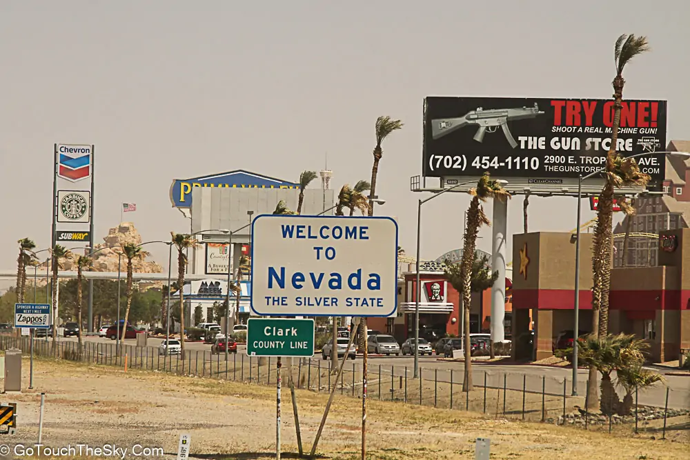 ถนน Las Vegas Boulevard The Strip ยามบ่าย