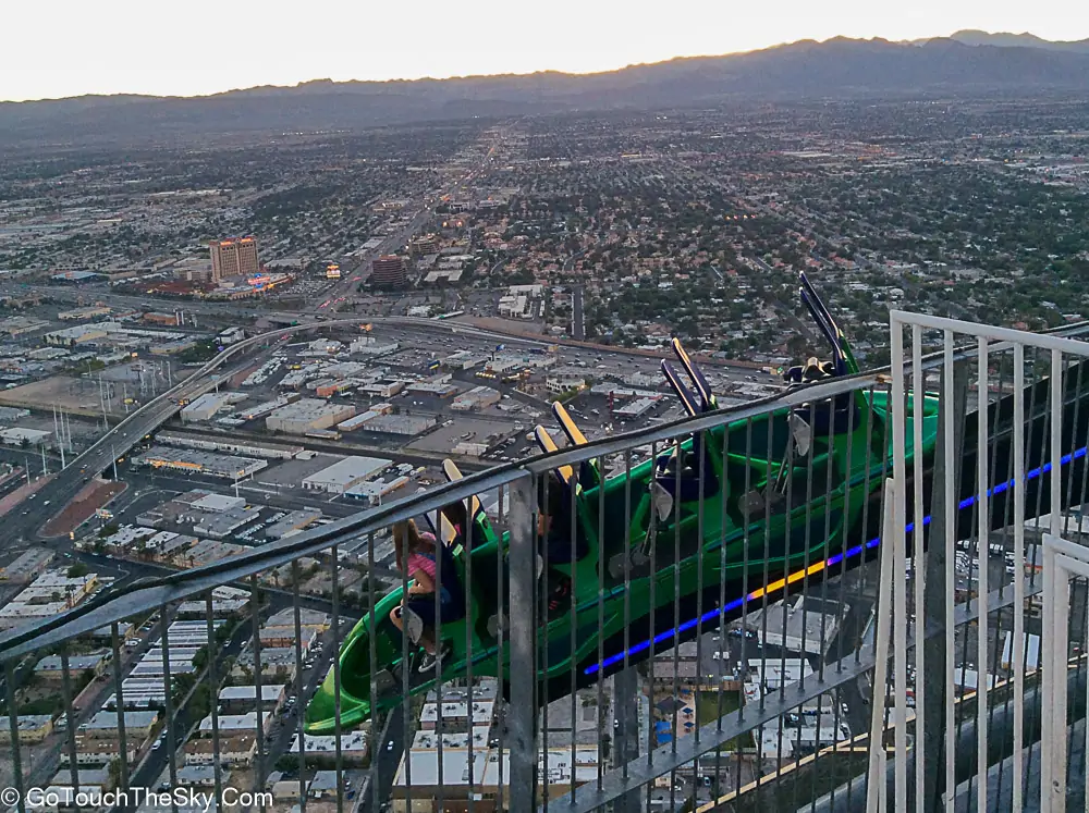 วิว The Strip ลาสเวกัสจากจุดชมวิวบน Stratosphere Tower