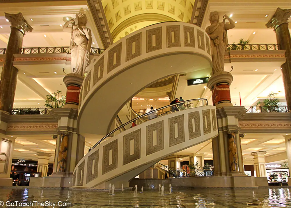 ด้านหน้า Caesars Palace Las Vegas น้ำพุโรมัน
