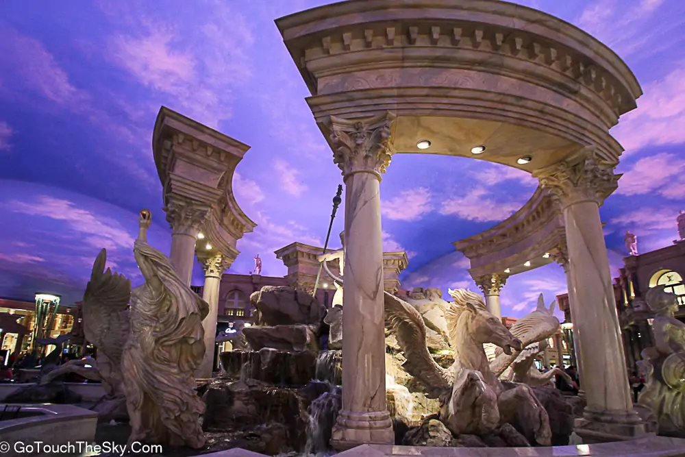 ภายใน The Forum Shops Caesars Palace ธีมกรุงโรม