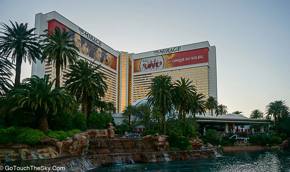 ภายนอก The Mirage Las Vegas สระน้ำและภูเขาไฟจำลอง