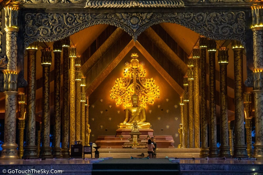 บรรยากาศวัดภูพร้าวยามค่ำคืน