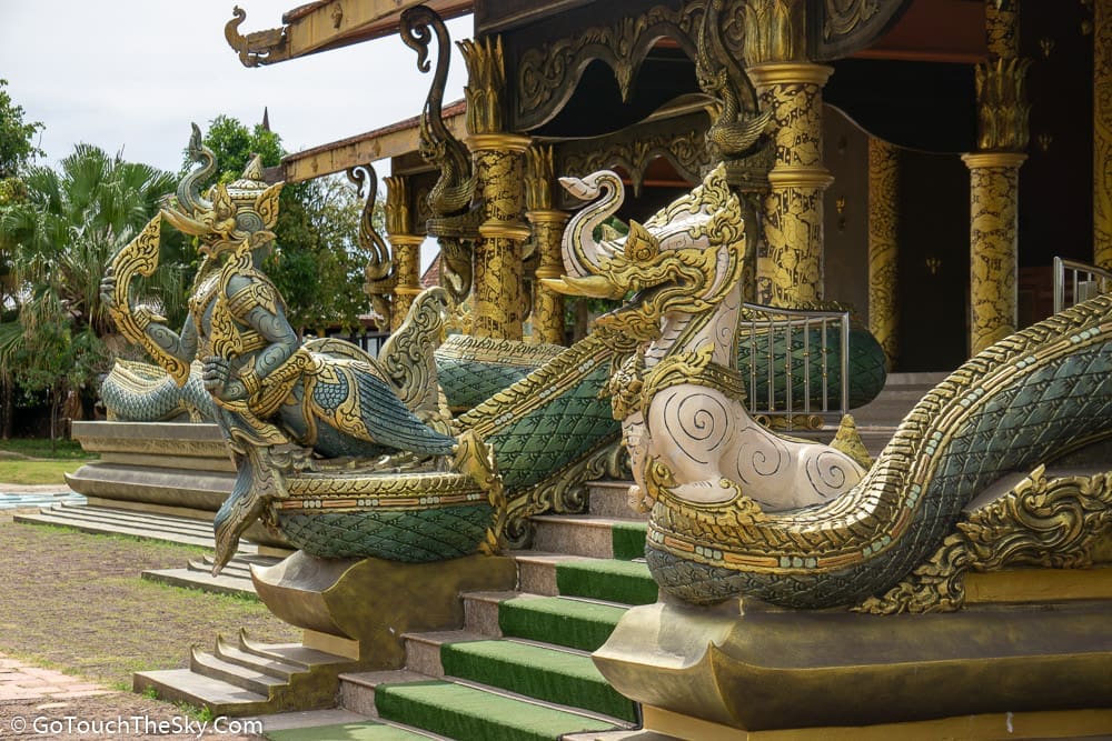 ประติมากรรมสัตว์ในตำนานรอบวัดภูพร้าว