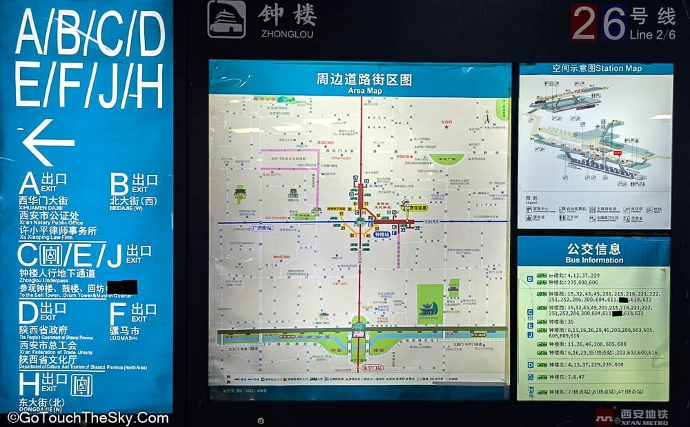 ป้ายบอกทางในสถานีรถไฟใต้ดิน