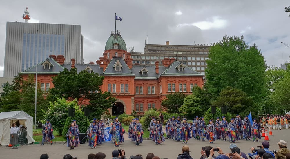 การแสดงบริเวณหน้าที่ทำการรัฐบาลเก่าเวทีบรรยากาศสวยงาม