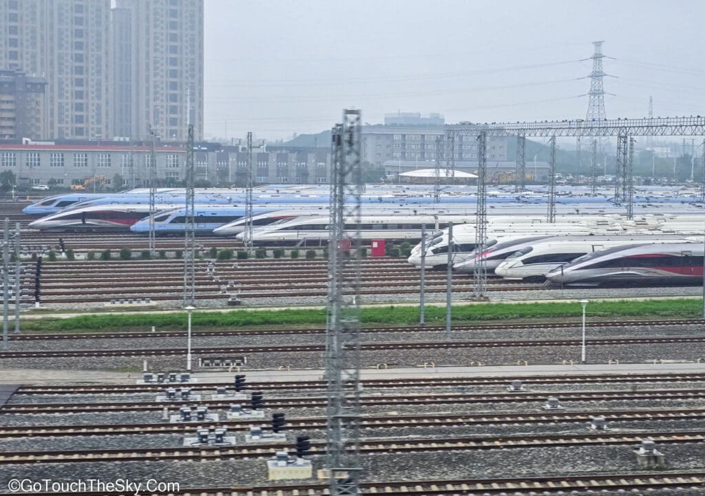 รถไฟความเร็วสูงมุ่งหน้าสู่จางเย่